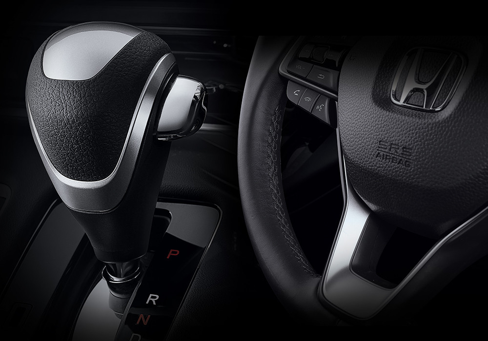 modeldetailimageinterior_0011_leather_wrapped_steering_wheel___shift_knob_compose_b_copy__1613049354920