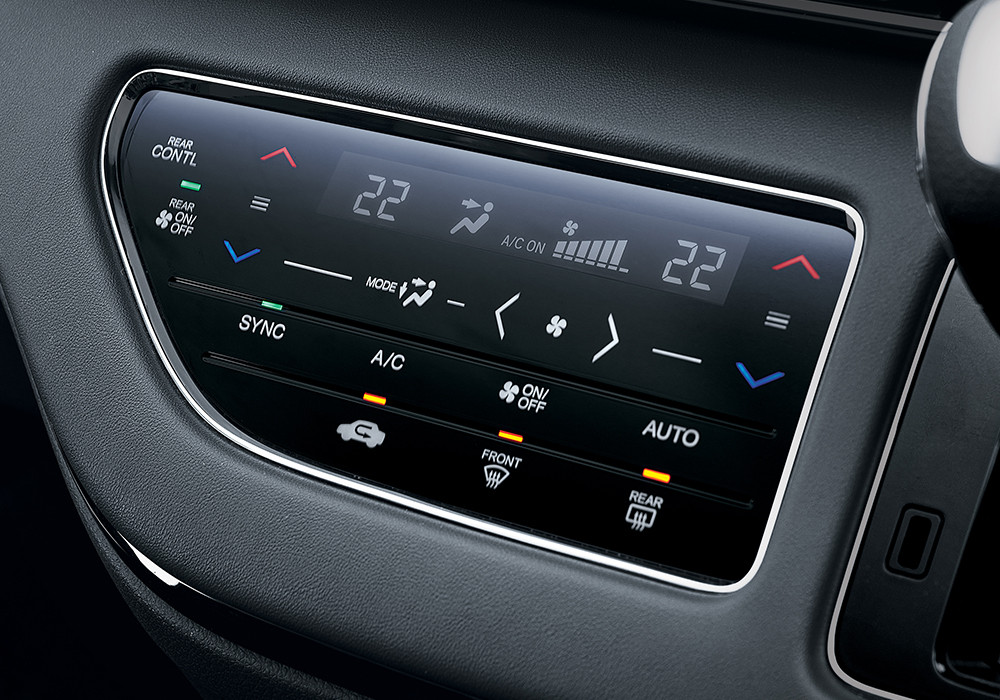 modeldetailimageinterior_0015_tri_zone_auto_ac_with_smart_touch_copy__1613047833407